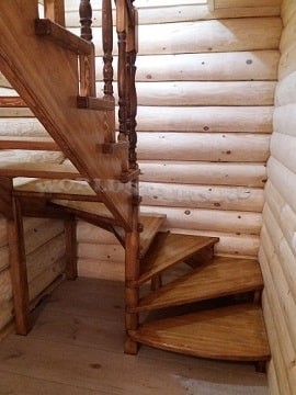 Лестница 90 градусов лиственница